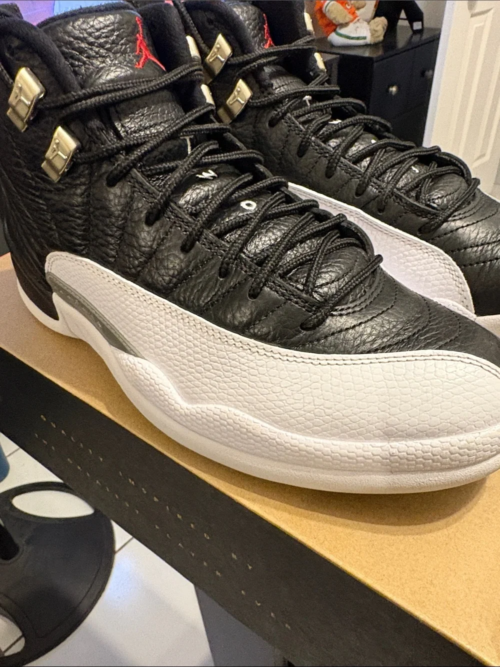 Jordan Retro 12 playoffs guaranteed authentic sz 8 mens
